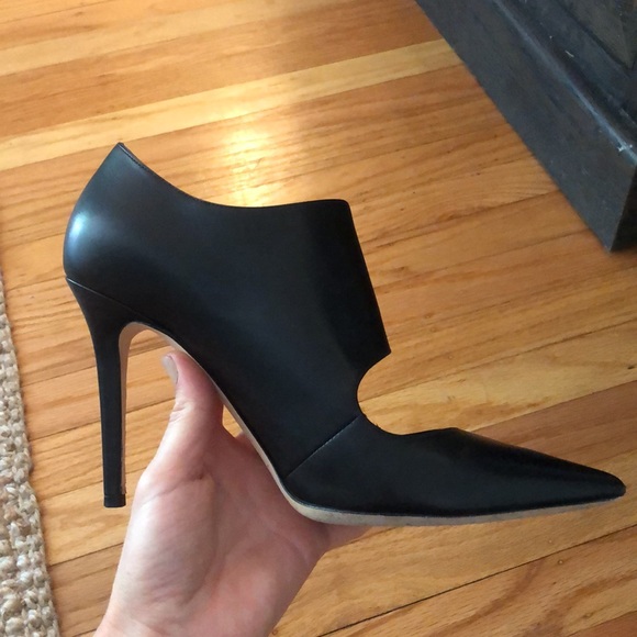 Jimmy Choo ‘Heath’ Pump - Picture 3 of 16